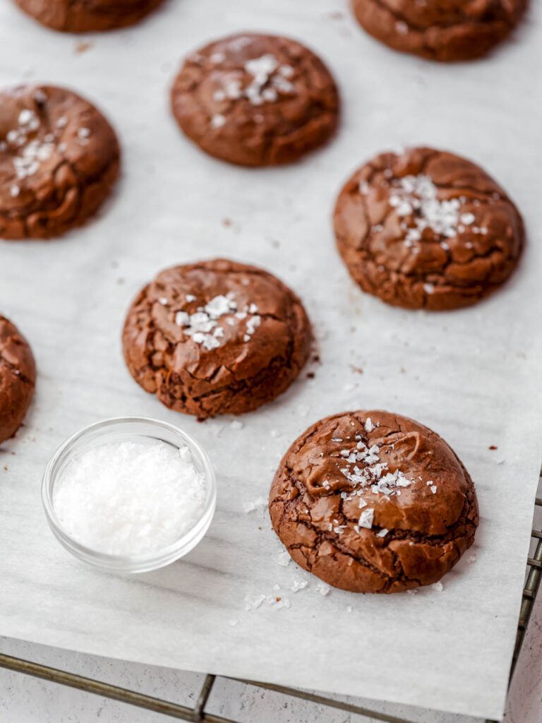 Chocolate cookies on the cooling rack. 
