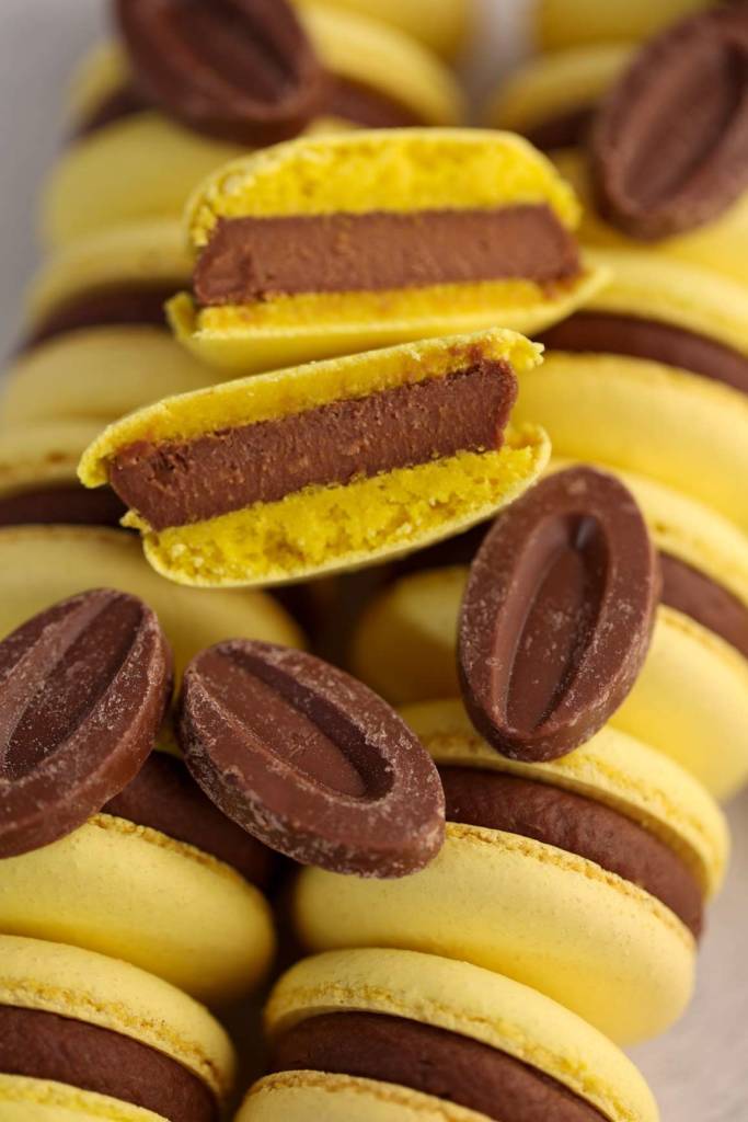 banana macarons
