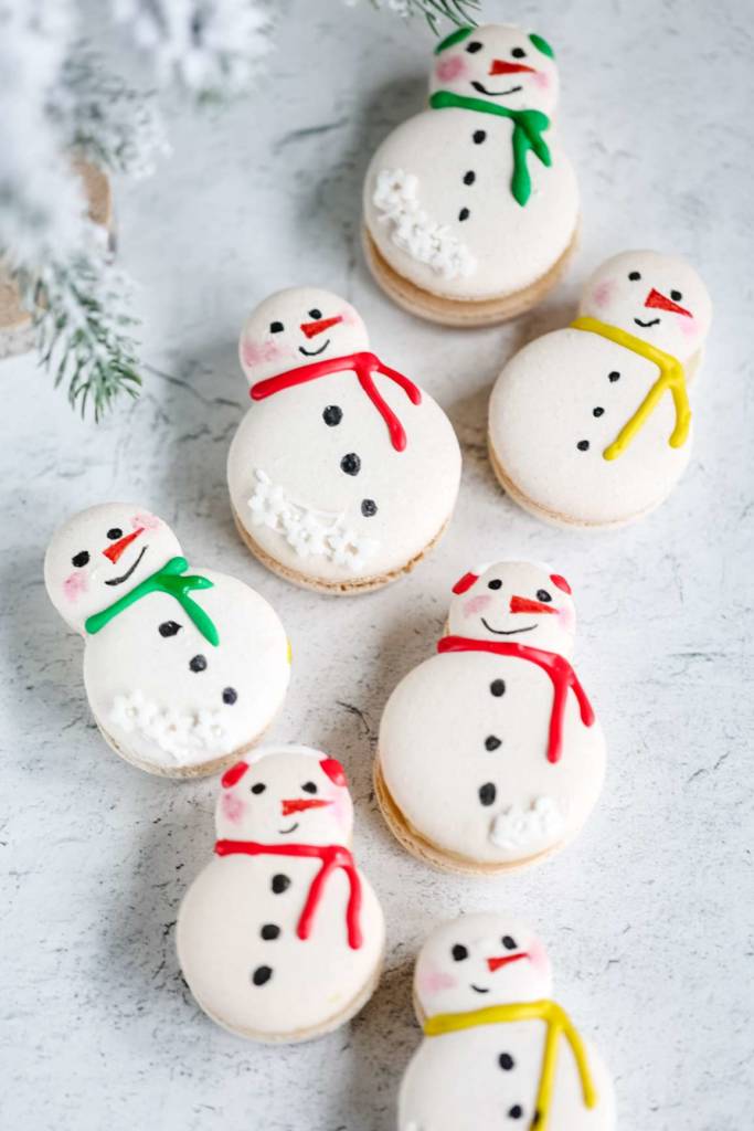 snowman macarons 