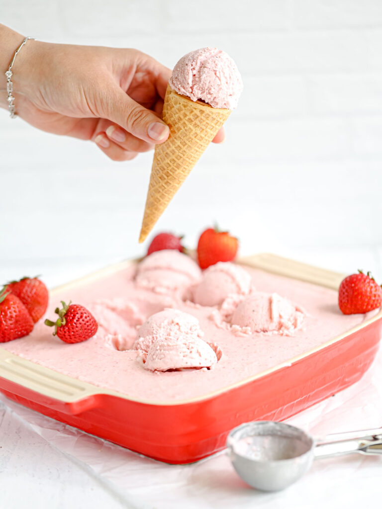 Strawberry ice cream in the bowl.