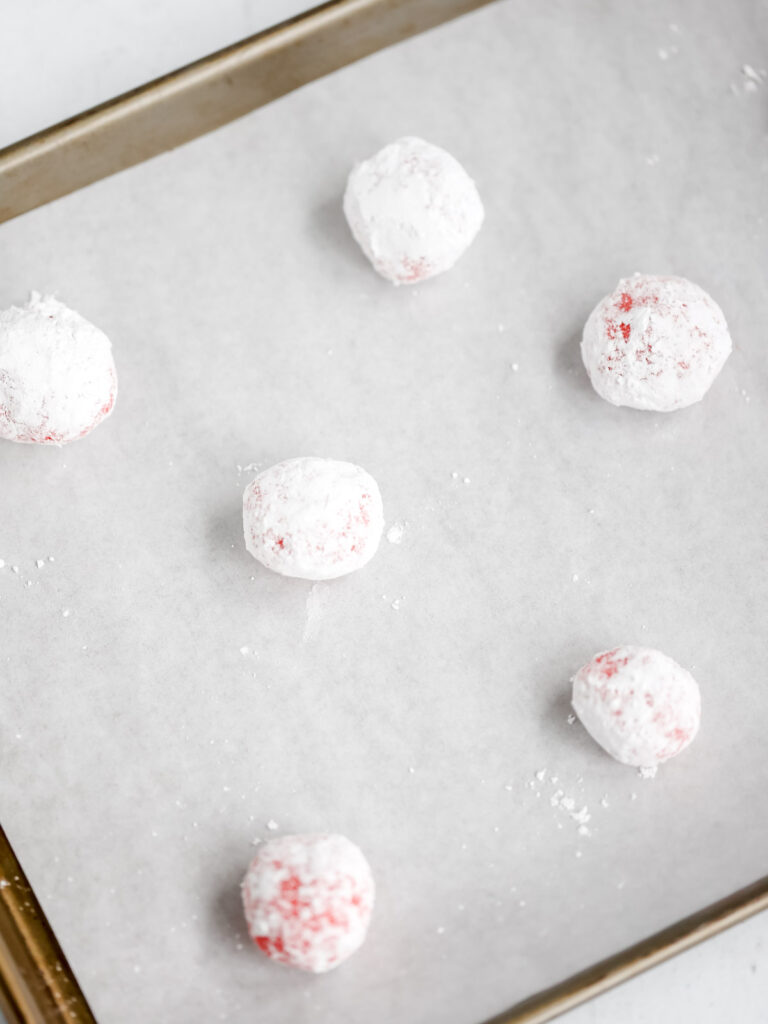 Balls of amaretti cookies on the tray. 