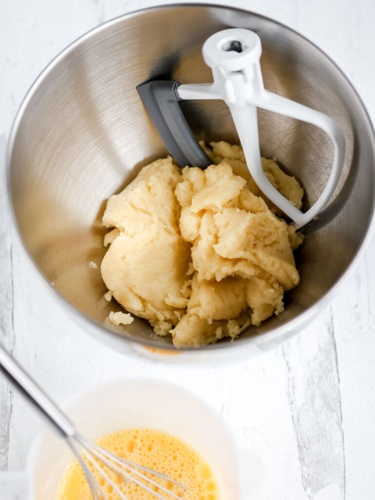Mixing bowl with the dough. 