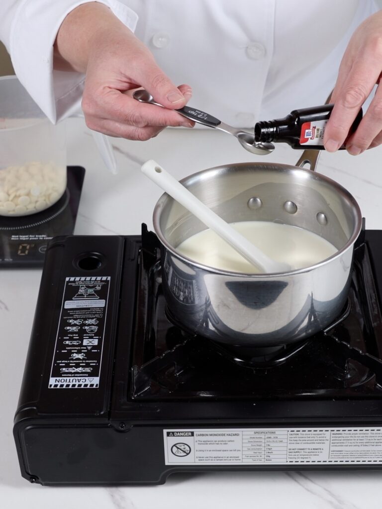 Saucepan with the white mixture. 