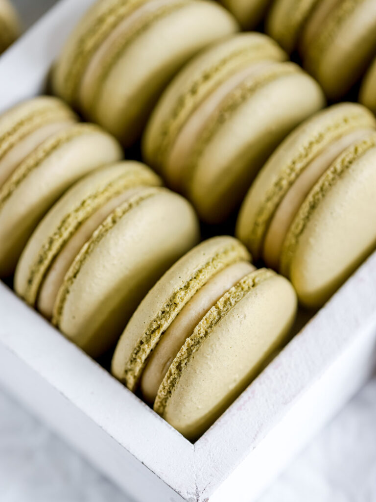 Pisctahio cheesecake macarons.