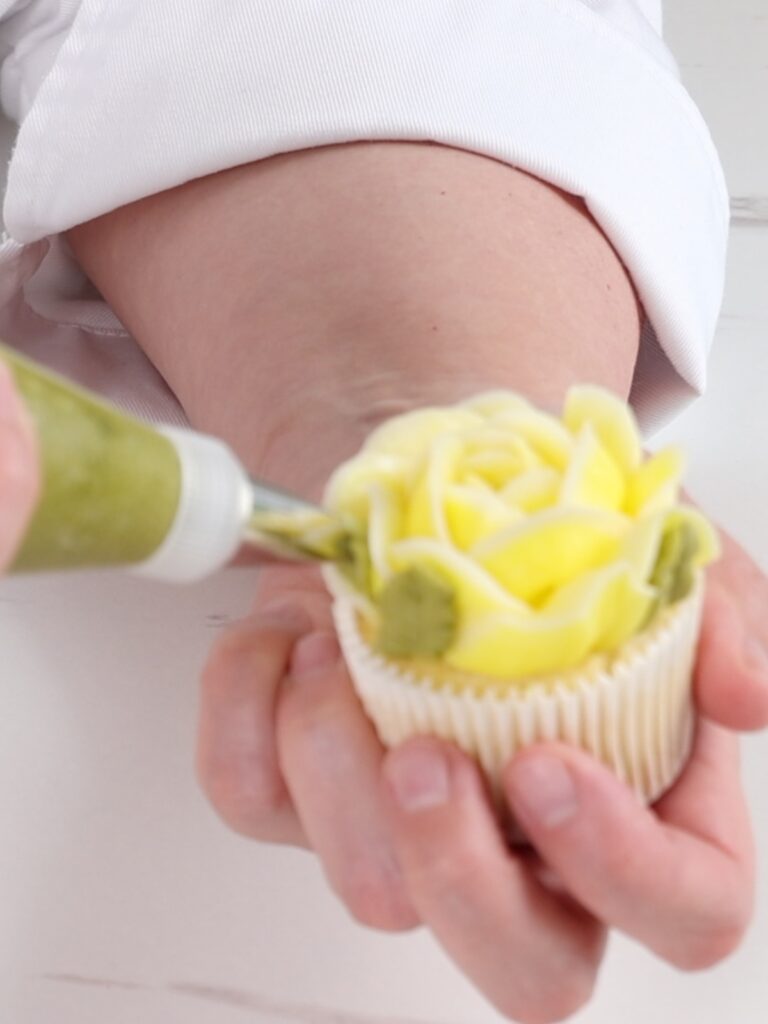 Piping leaf on the cupcake. 