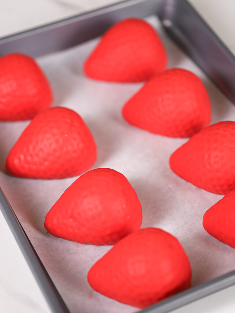 Viral strawberry dessert on the tray. 