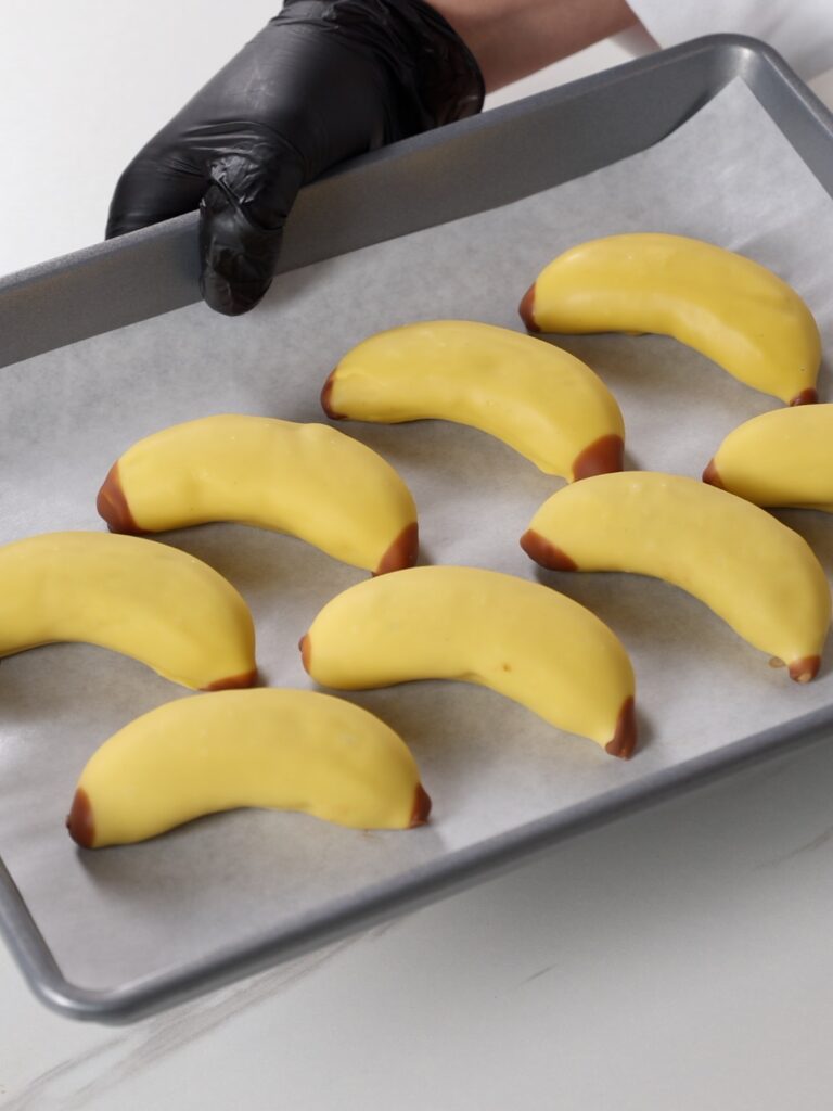 Viral banana dessert on the tray.