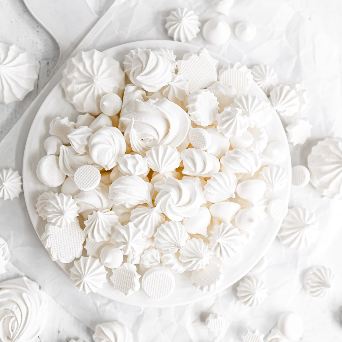 Meringue cookies on the plate.