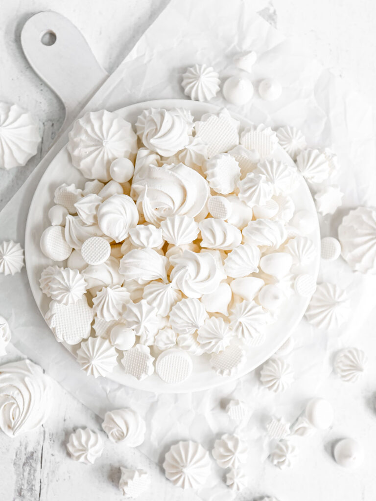 Meringue cookies on the plate.