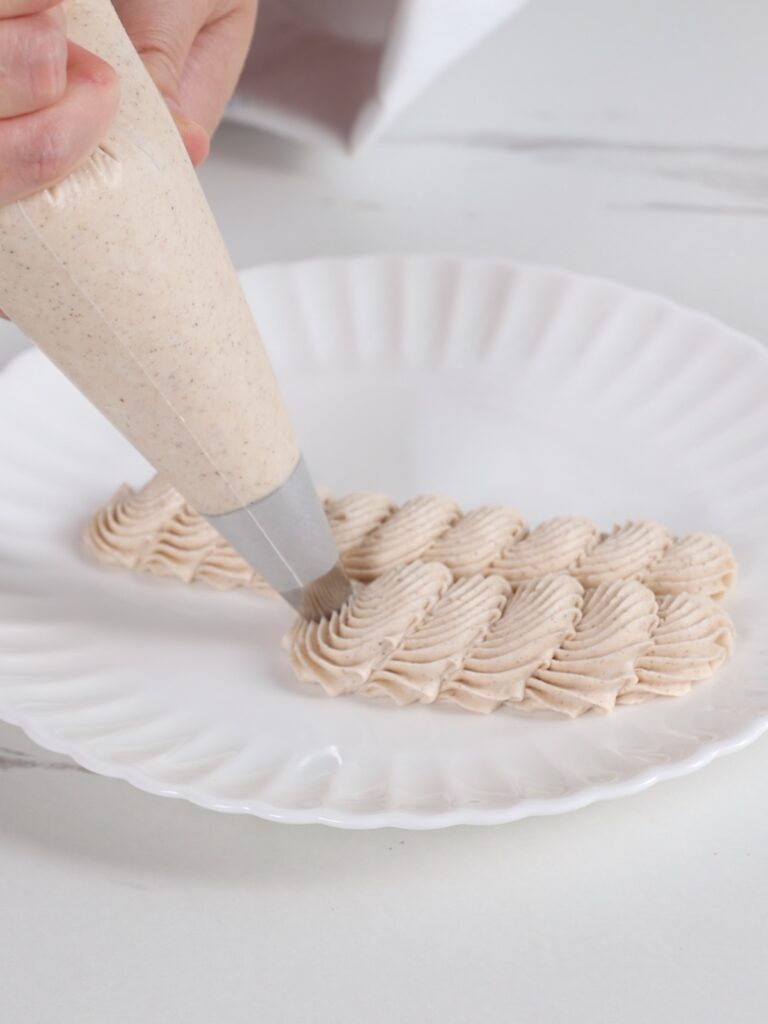 Pipping pumpkin spice buttercream on the plate. 